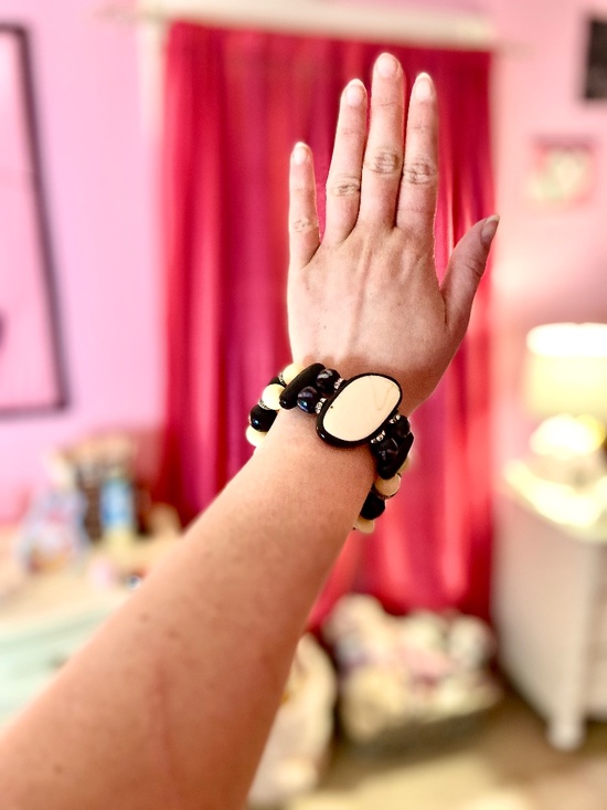 NWOT Chico’s Retro Mod Bubble Elastic Bracelet Black & White Colorblock Stacked - Picture 4 of 4
